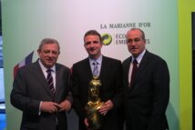 Le député François-Michel Lambert a reçu la Marianne d'or du développement durable Le député François-Michel Lambert a reçu la Marianne d'or du développement durable
